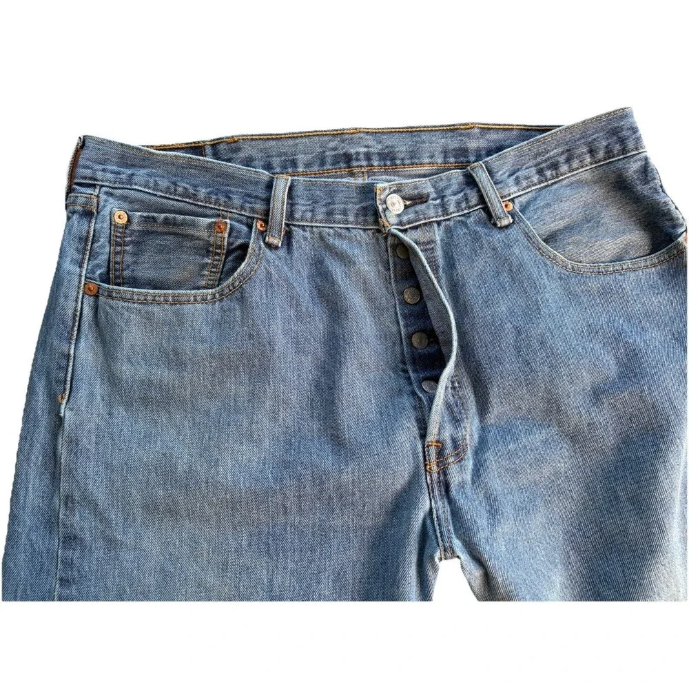 Levi’s 501 Jeans Mens 38x30 Button Fly Straight Leg Medium Wash Classic Denim